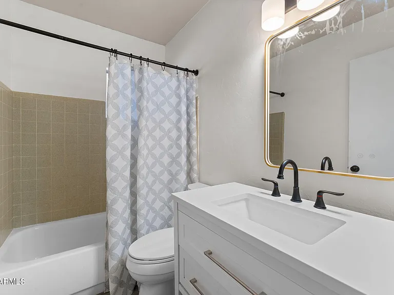 589 N Jackson St — Photo 15