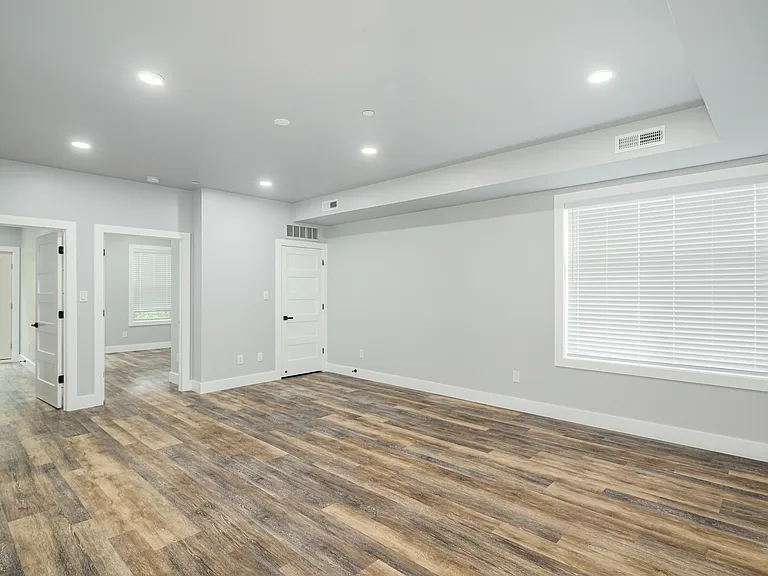342 W Queen Ln #6 — Photo 7