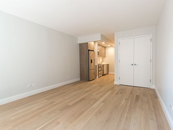 3rd image of 235 W 48th St APT 11G