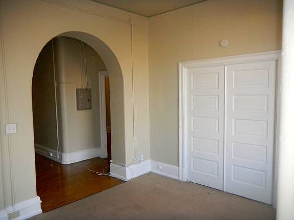 4th image of 900 W Franklin St #8f0bc7ae3