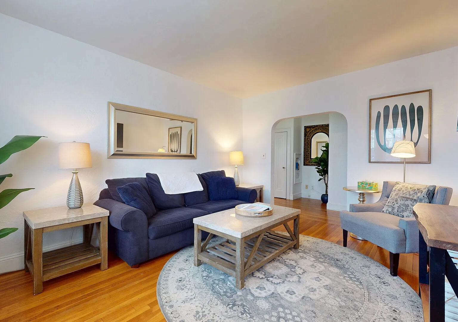 KIL9044 Spacious, Top Floor 1-Bed, MBTA, Longwood Medical Area — Photo 2