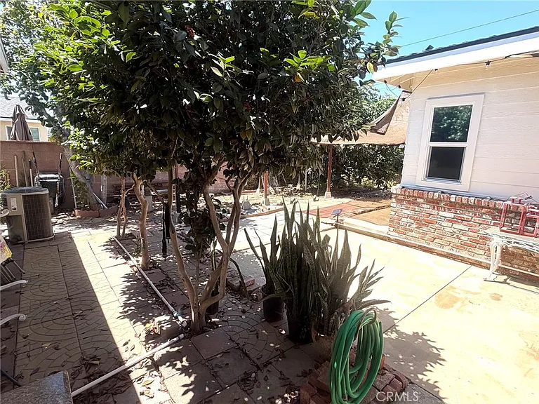 1023 E Thelborn St — Photo 14