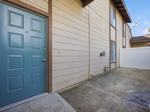 2nd image of 5300 Dunsmuir Rd APT 20