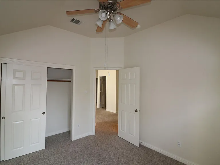 806 Zappa Dr — Photo 8