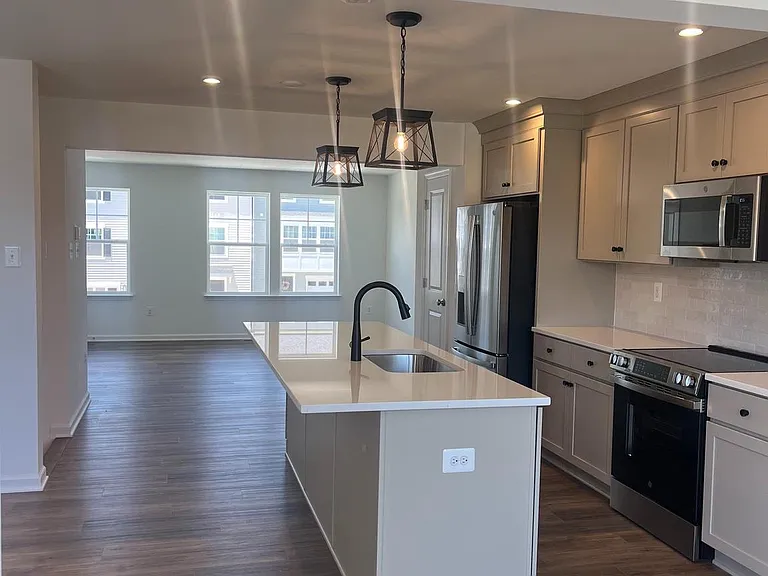 503 Fontana Cir — Photo 4
