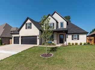 700 SE Eaton St, Bentonville, AR 72712