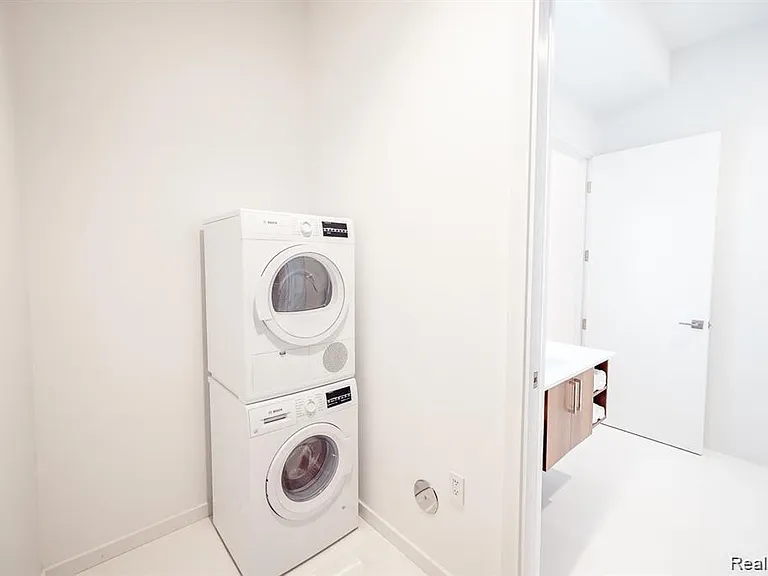 400 S Old Woodward Ave #207 — Photo 7