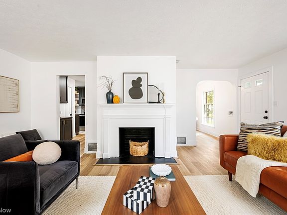 5th image of 3750 Bainbridge Rd