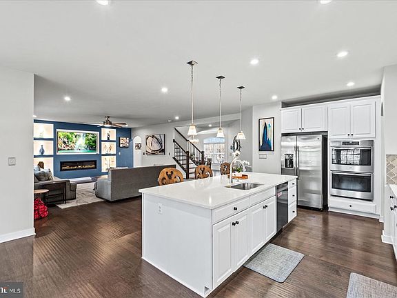 3rd image of 105 Oak Rd