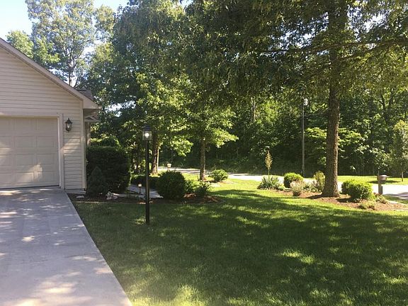 3rd image of 161 Exeter Dr