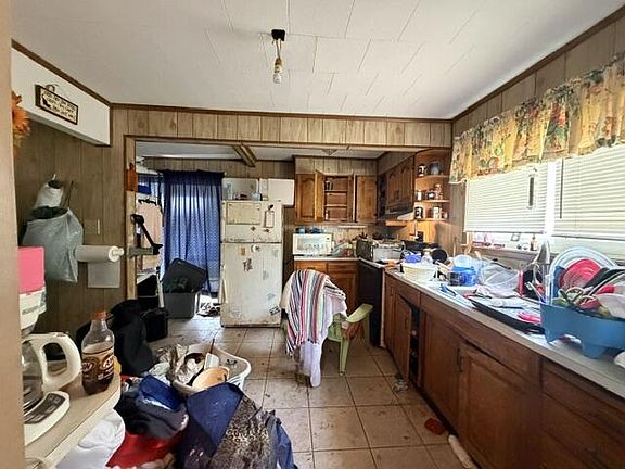 4th image of 102 Fulton Ave