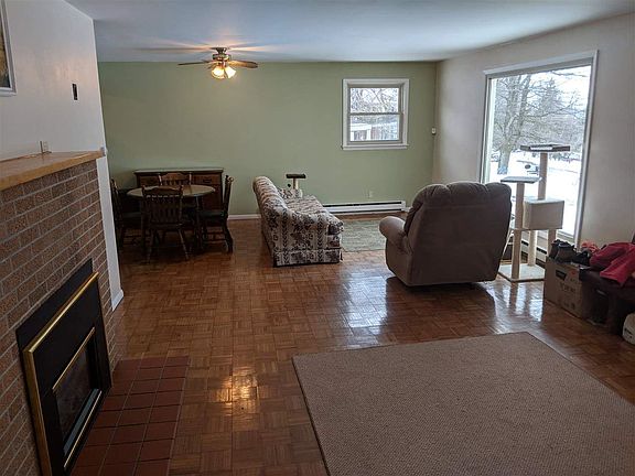 3rd image of 412 Briar Hill St