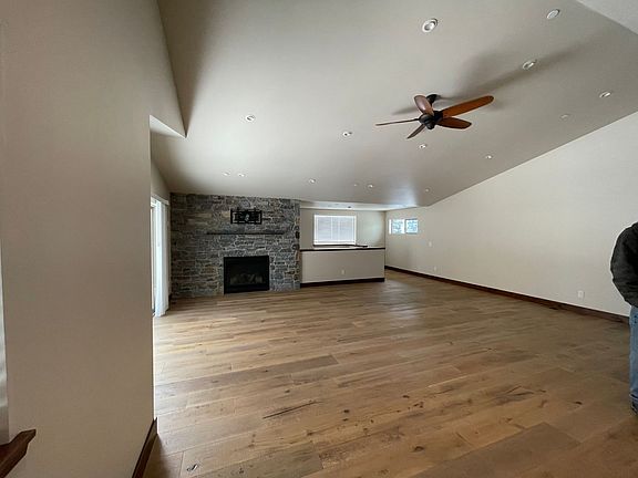 2nd image of 1149 Bonanza Ave #1
