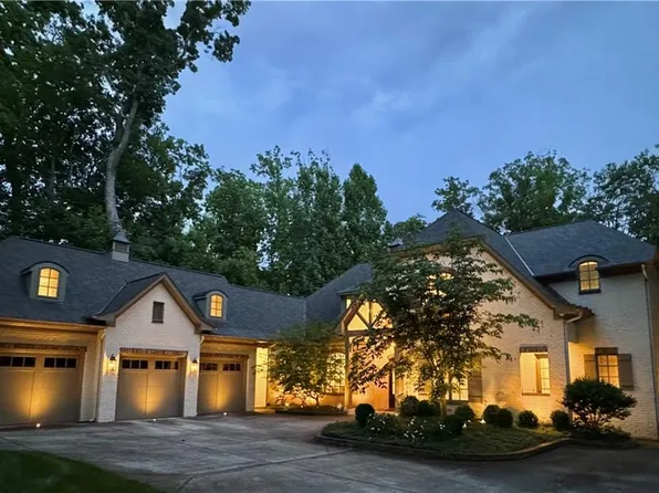 22 Loch Ridge Dr, Greensboro, NC 27408