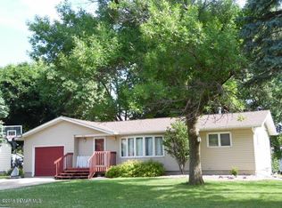 808 9th Ave NW, Waseca, MN 56093