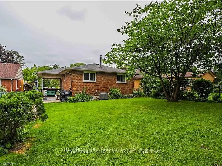 566 Chester St — Photo 4