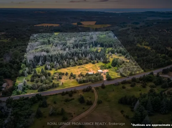 3947 County Road 8 Rd, Prince Edward County, ON K0K 2T0