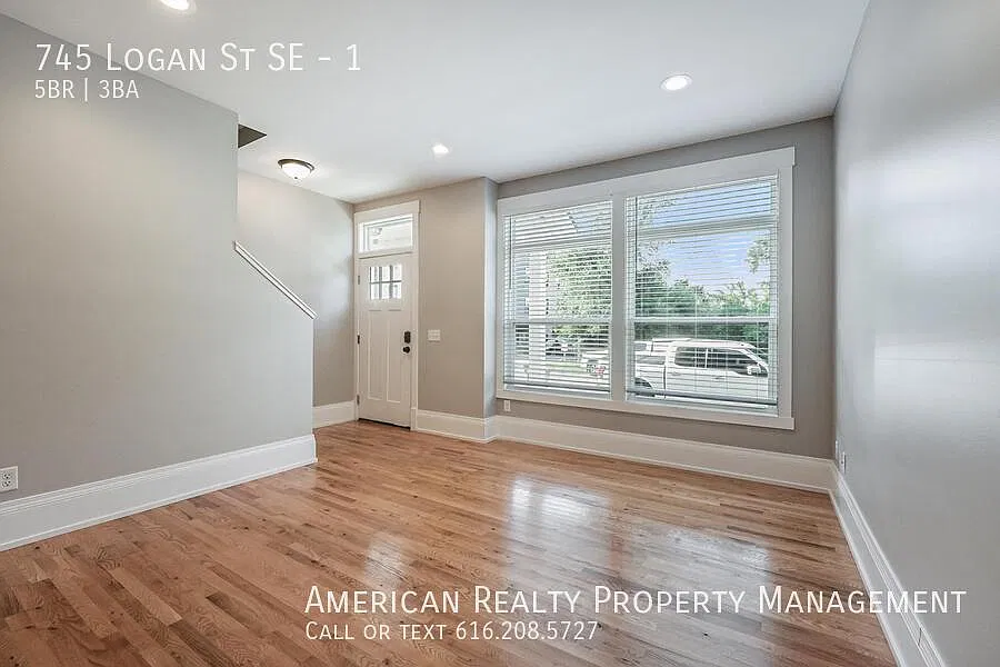 5 bed, 2250 sqft, $3,100 — Photo 2