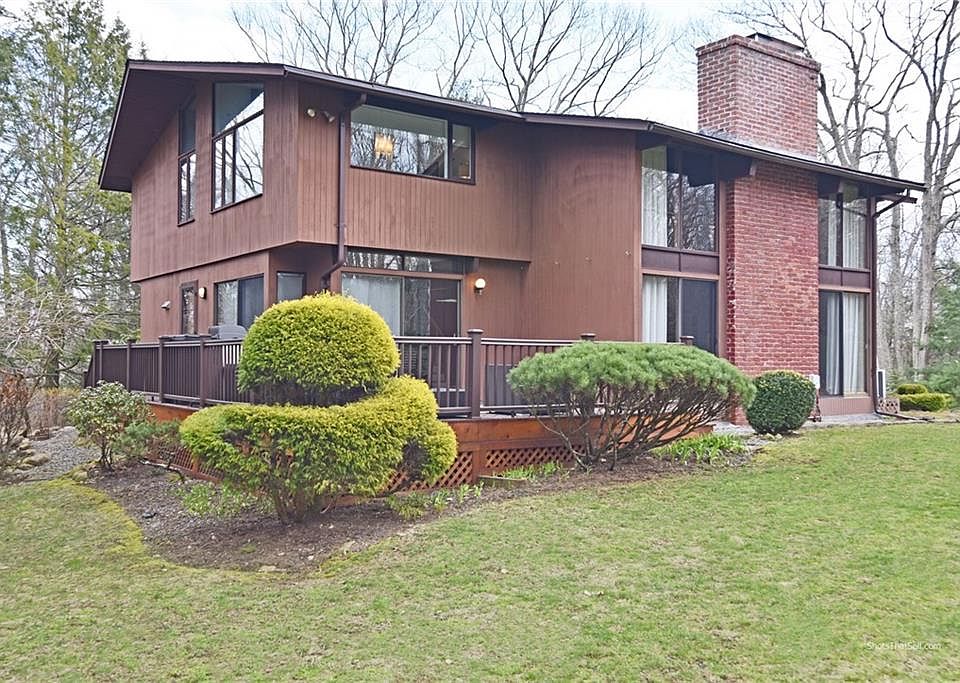 1st image of 25 Deerfield Dr