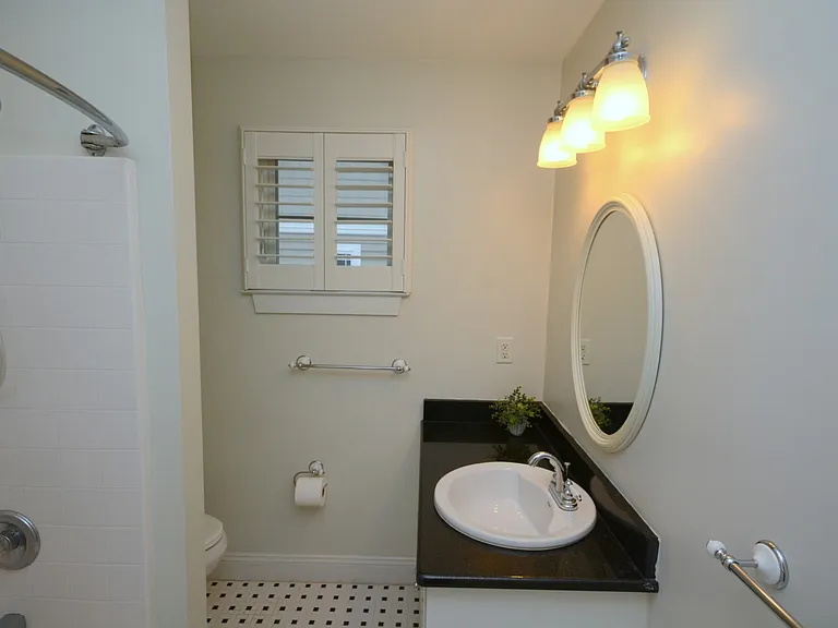 4116 Pretty Lake Ave — Photo 19
