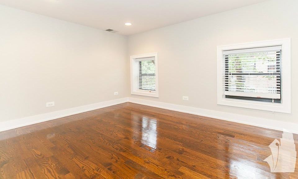 2nd image of 2602 N Racine Ave #Fl3
