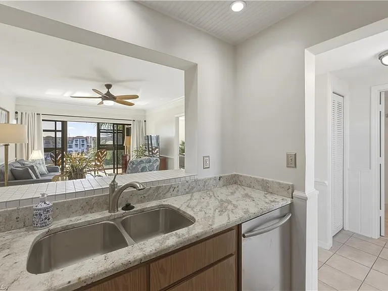 801 River Point Dr #303A — Photo 7