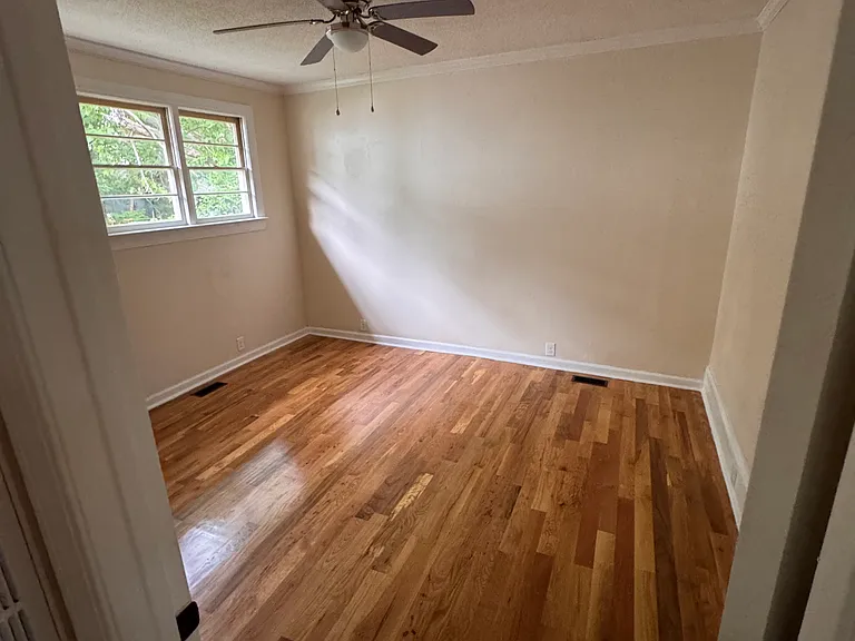 114 S Howell St — Photo 7