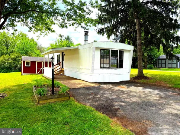 6 Magnolia Ln, Carlisle, PA 17015