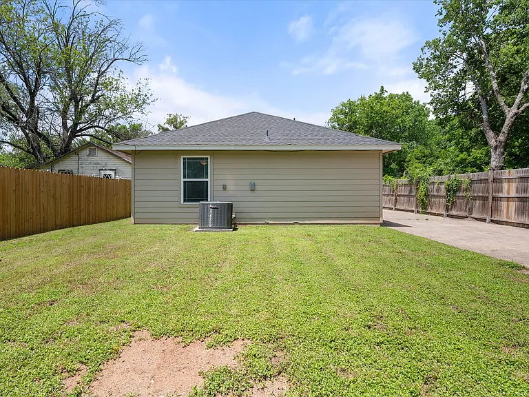438 Sabine Ave — Photo 18