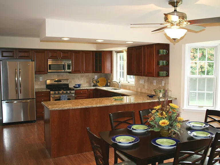 610 Westmont Dr — Photo 4