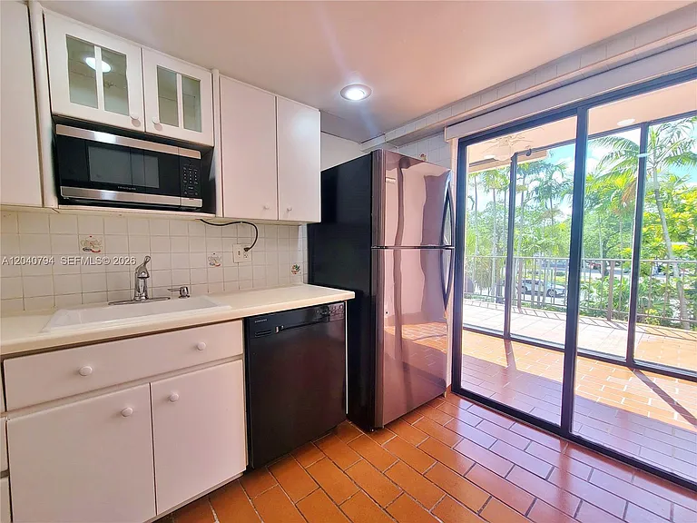 77 Crandon Blvd #2B — Photo 14
