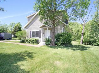 7227 Longfellow Dr, South Haven, MI 49090