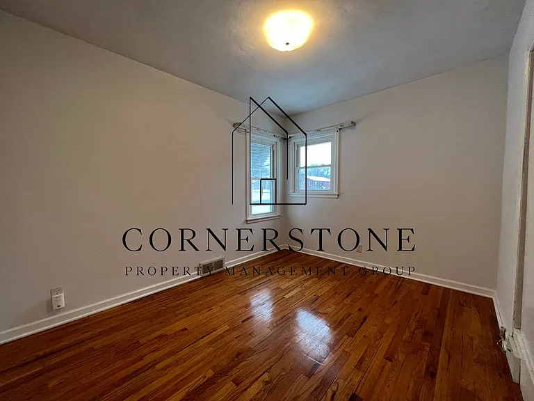 915 S 25th St — Photo 5