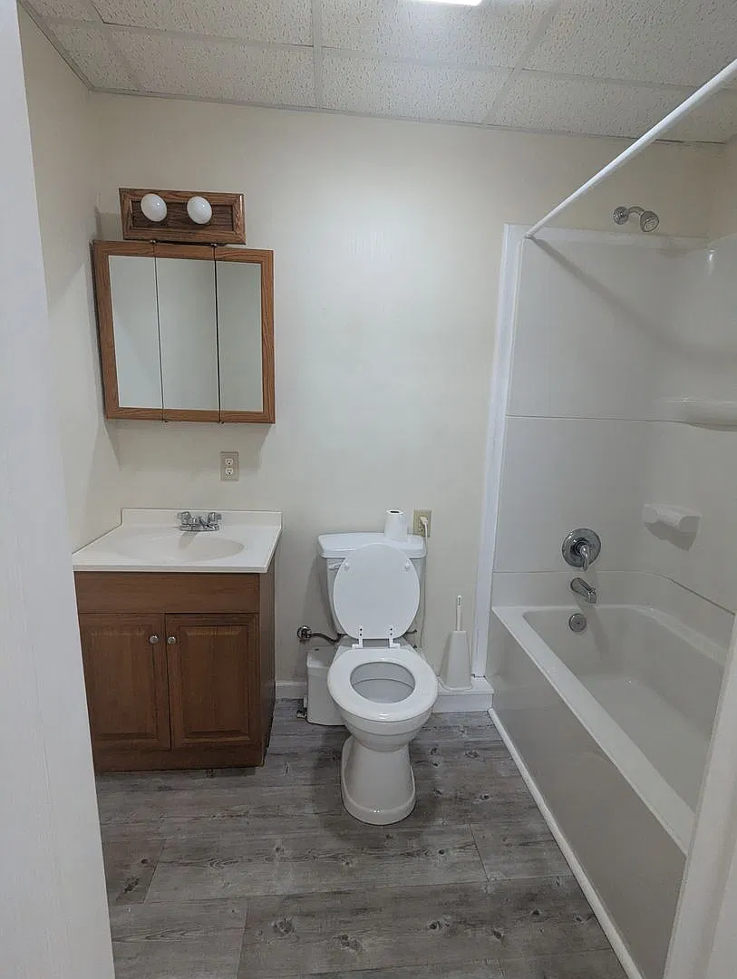108 E Washington St +300/400 S princess — Photo 4