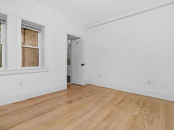 4th image of 88 Chelsea St #1B