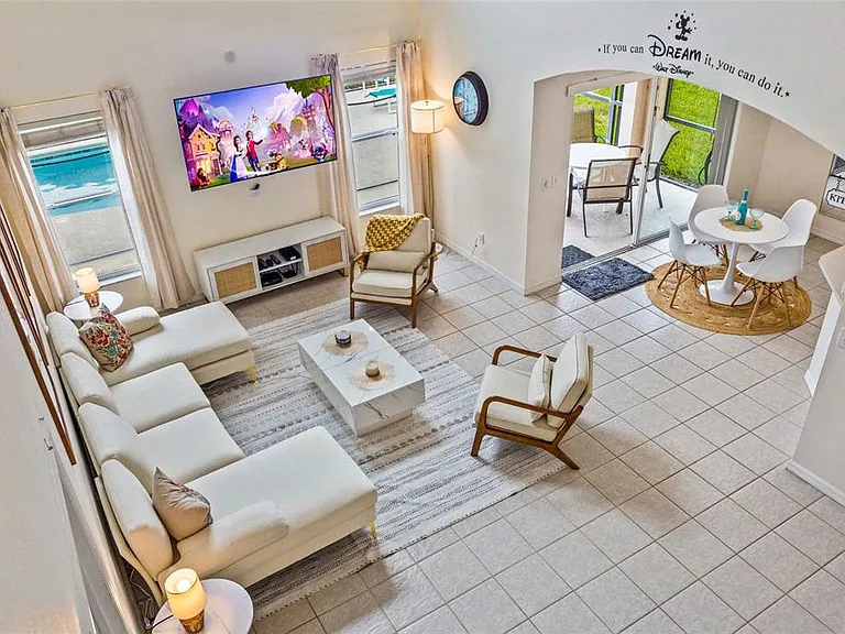 239 Carrera Ave — Photo 4