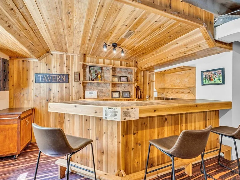Building's Lounge
