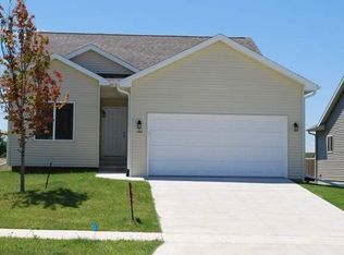 166 Brighton Cir SW, Cedar Rapids, IA 52404