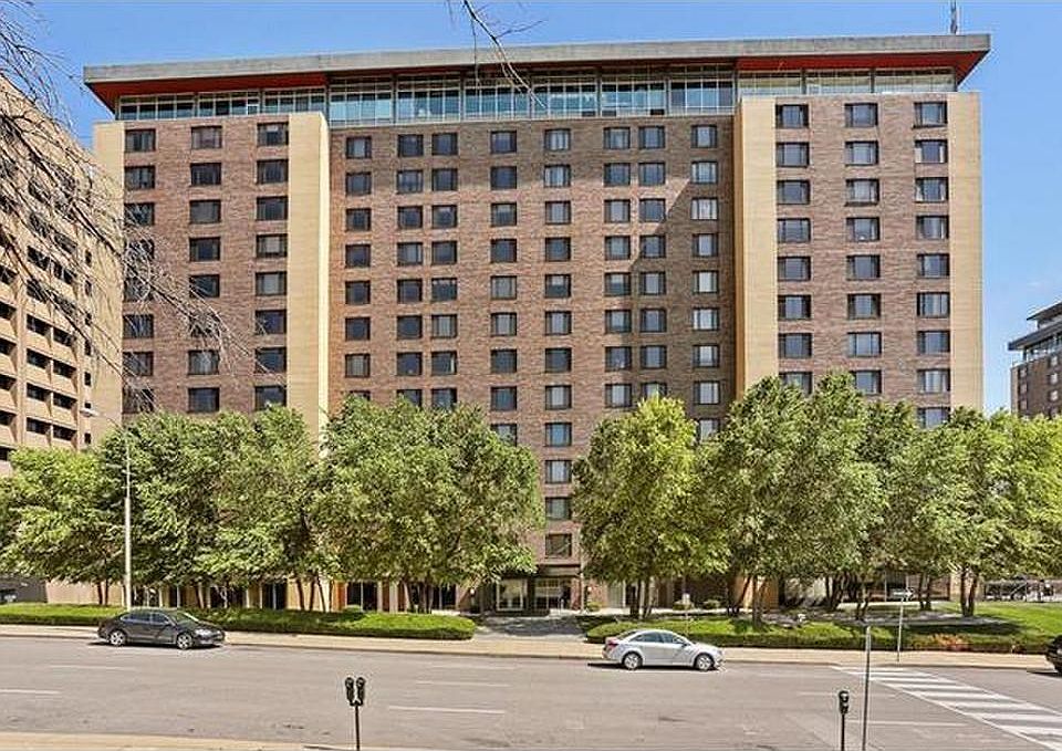 1st image of 600 E 8th St APT 8R