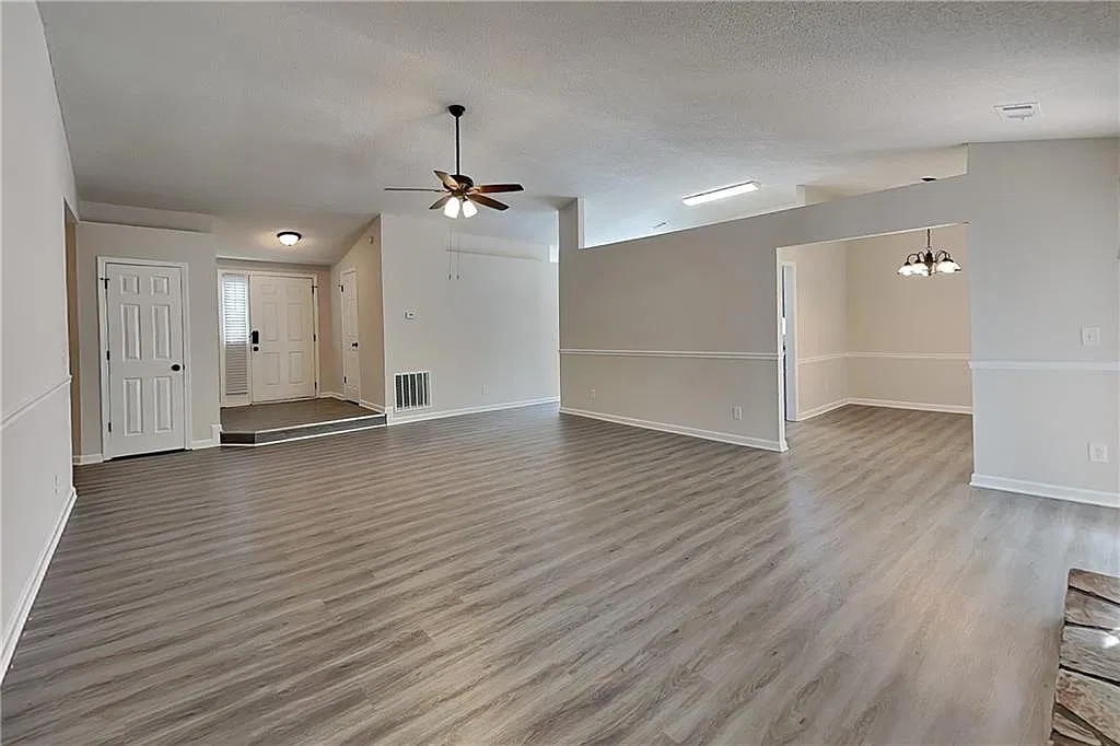 3 bed, 2.0 bath, 1708 sqft, $1,890 — Photo 2