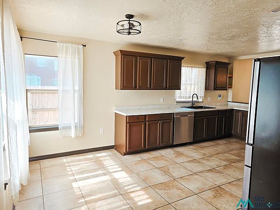 2nd image of 2901 Gidding St