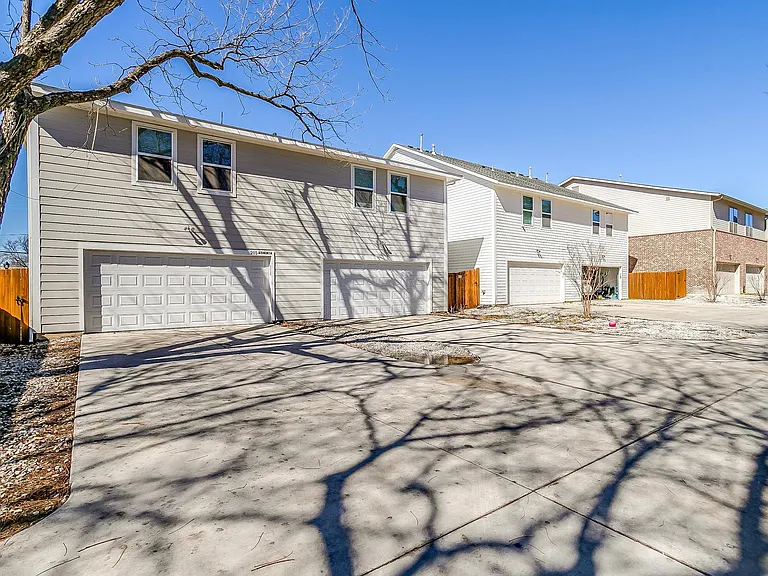 215 Athenia Dr — Photo 21
