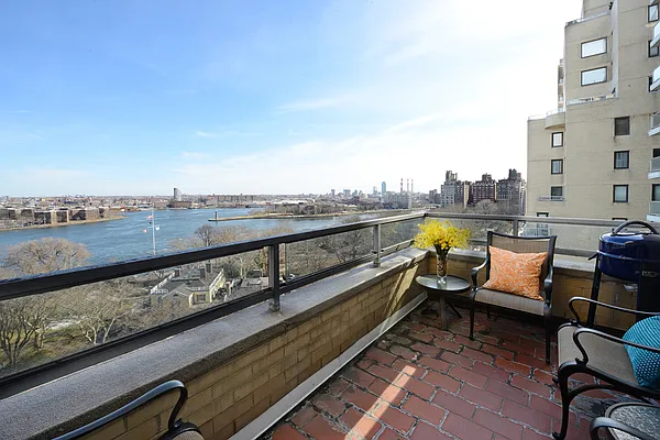 Sold by Corcoran | media 6