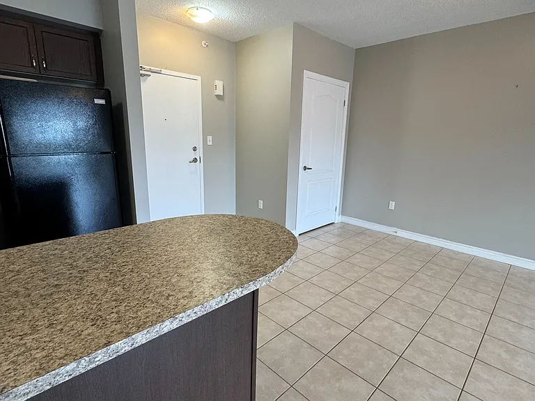 39 Ferndale Dr S #404 — Photo 6