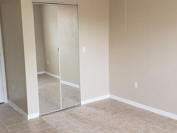 3rd image of 5560 Metrowest Blvd Unit 105