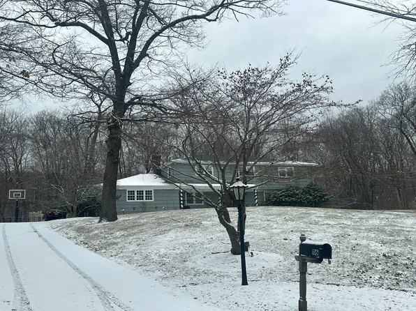 116 Cherokee Ln, Mahwah, NJ 07430