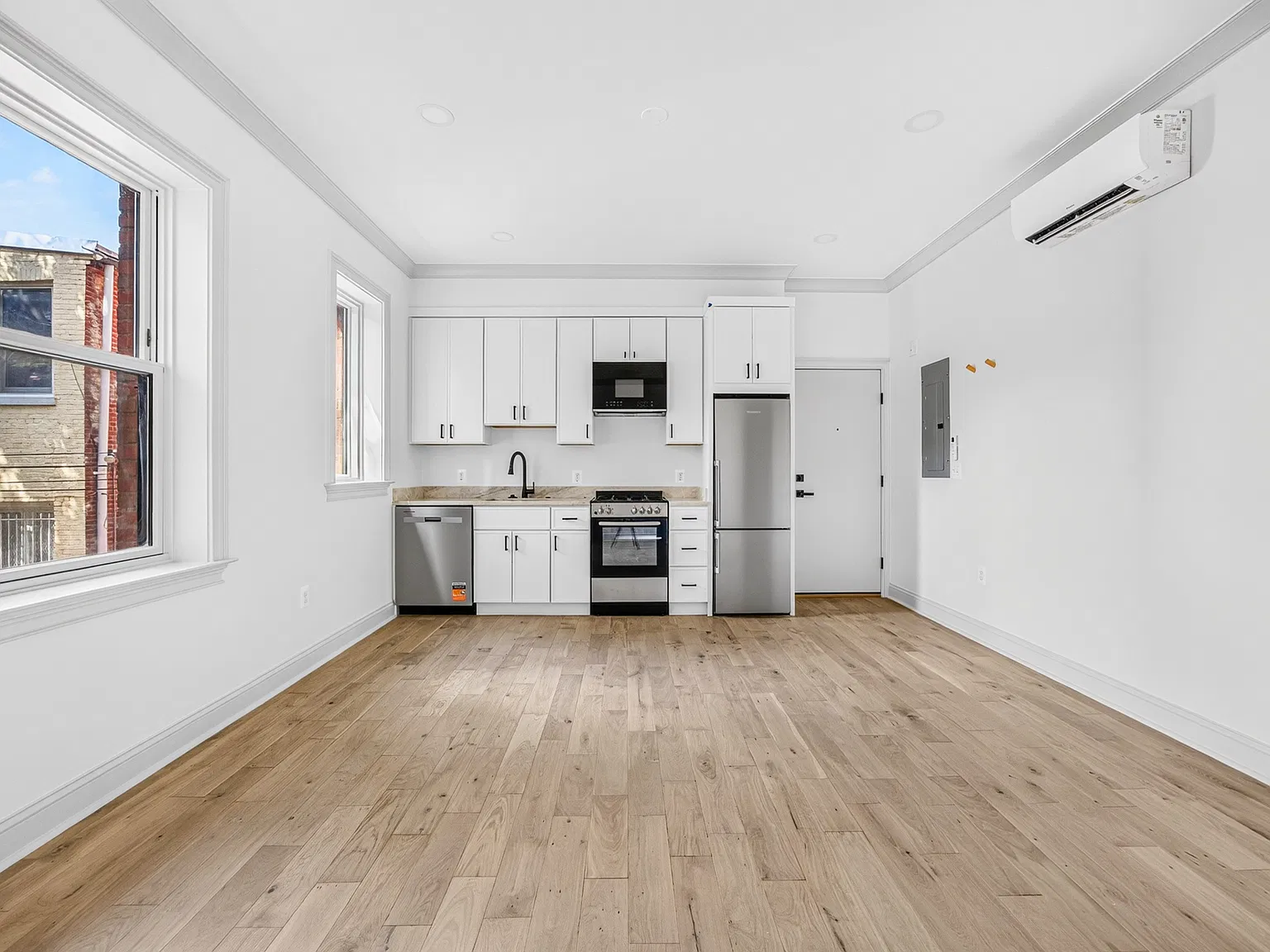 2 bed, 600 sqft, $3,600 — Photo 4
