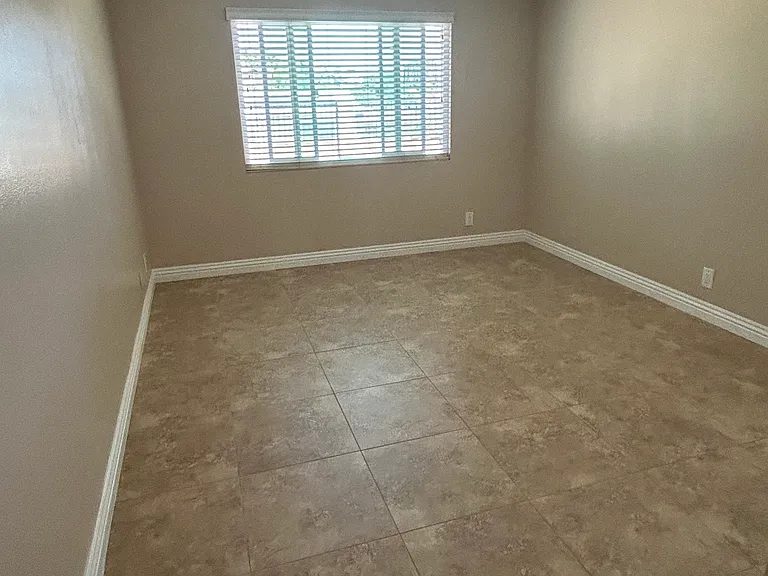 912 Redlen Ave — Photo 14