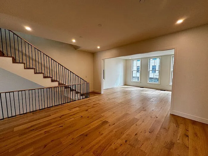 230 Washington St NE — Photo 7