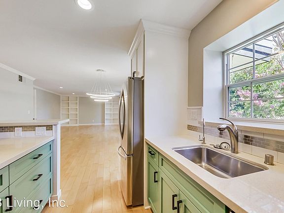 3rd image of 445 Oak Grove Ave APT 9